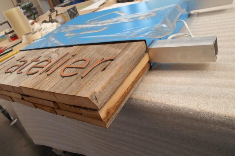 Fabrication de l'enseigne Capifrance