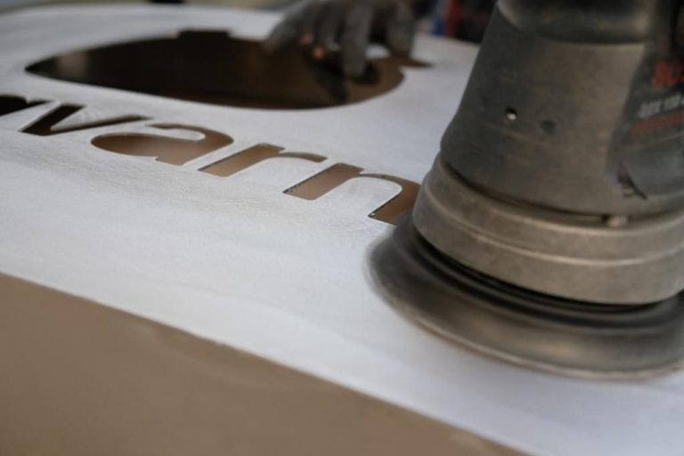 Fabrication Enseigne Husqvarna