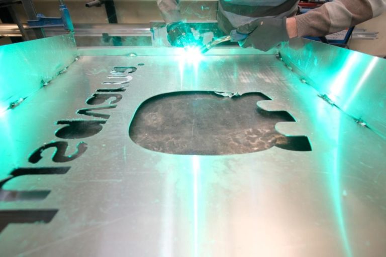 Fabrication Enseigne Husqvarna